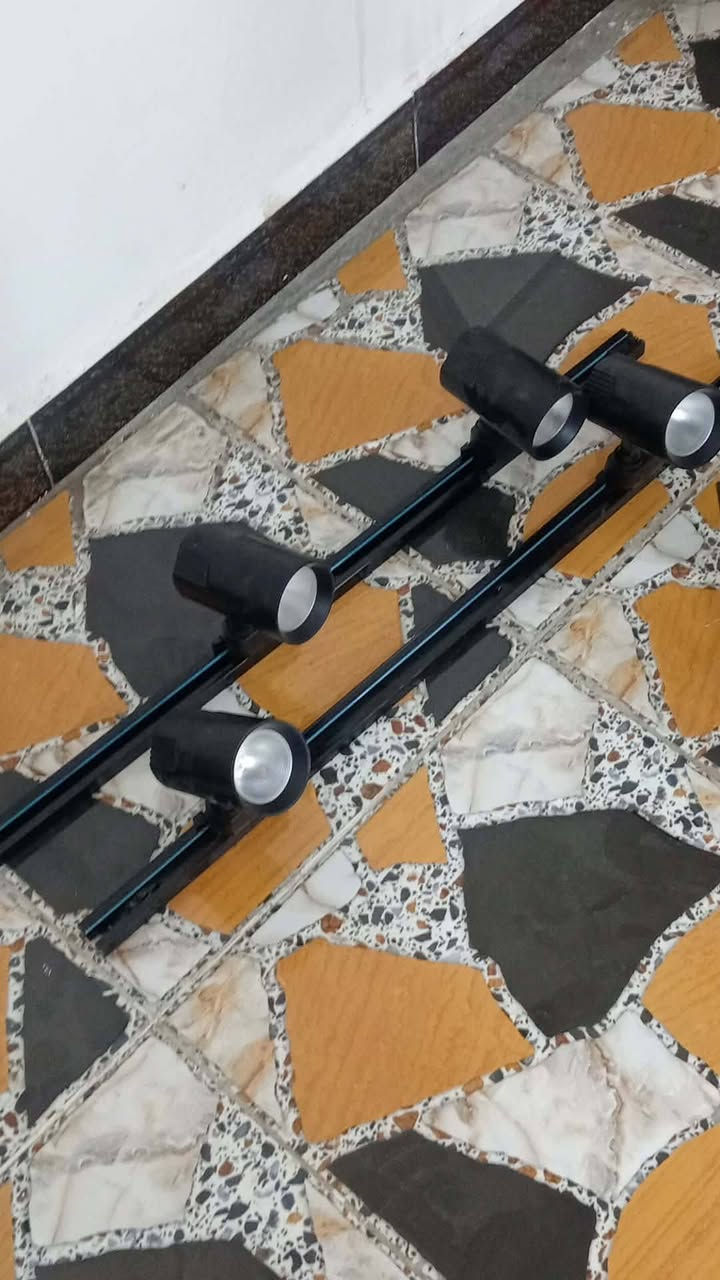 سلام عليكم غراض مال محل بعدهن جديدات ميز ورفوف وديكورات شغالاتهن ولغراض بعدهن جدد الله شاهد سعرهن 225 وبيهن مجال مكاني نجف حي العسكري ***********
