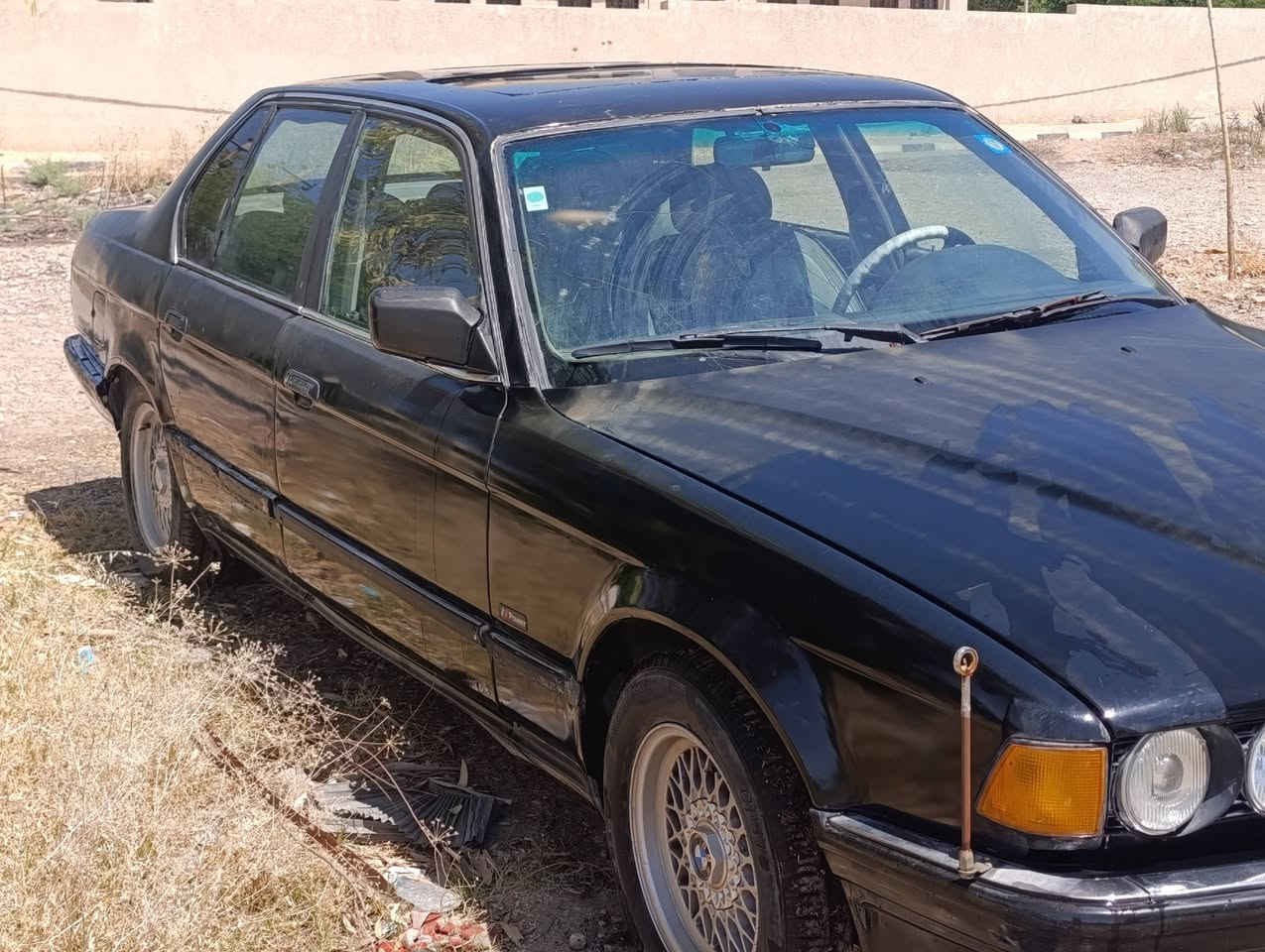 سيارة بي ام للبيع مكينه وگير بلاد گير اوتماتيك
سيارة رقم ديالى باسمي سنوية جديد لل ٢٨
تخم تاير جديد صدر جديد شرط محرك وگير تبريد نقص غاز 
سعرة ٢٨ وبي مجال للشراي مكاني ديالى خانقين ***********
