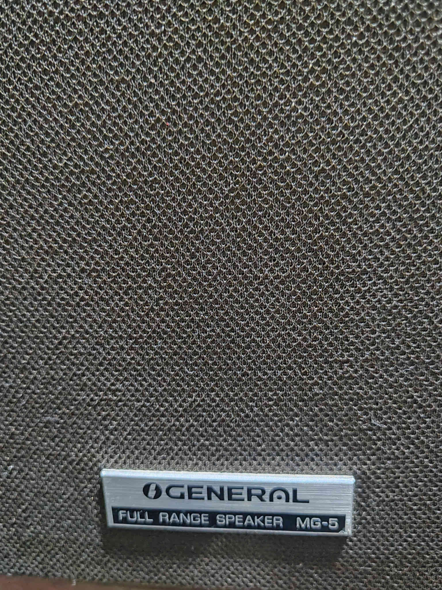 سماعتين  جنيرال  صناعة ياباني  شغالات
15W ... جداً نظيفات   كما موضح بالصور
للاستفسار والتواصل ***********
