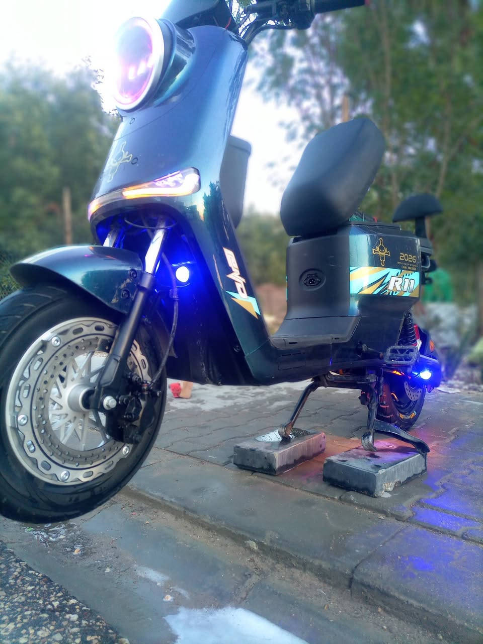 للبيع دراجه شحن ار11فول مواصفات 6بطاريات الدبل 32الكهربايات كله شغاله ***********هاذه الرقم  السعر 550وبيه مجال بسيط
