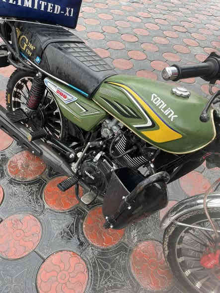سلام عليكم من رخصت الادمن 
سونك 2025 دراجه نضيفه كل نقص ما بيها بلاديه ع وضع الشركه صار 6اشهور من نازله من المعرض ما ماشيه هواي ربع واحد ما تصرف عليها ع وضع الشركه شلعه معدل ترايك وين ما يعجبك محركها 200cc
السعر 850وبيها مجال قليل
***********
***********
