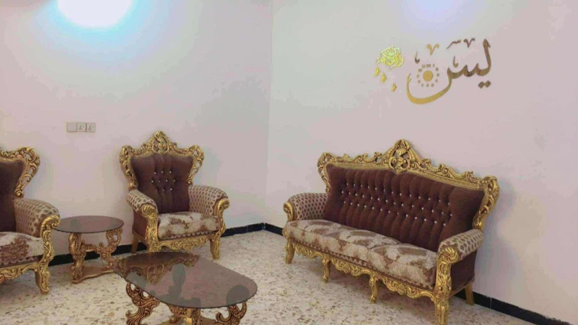 نحن لاندعي أننا الافضل ولاكننا نسعى إليه نتـشـرف بحـضـوركـم و بخدمتكم 
تحيه طيبة الى متابعينا الاعزاء 
يعلن مكتب سنتر الكوت للعقار 🏛

بيت مربع بصف الركن ثلاث طوابق بناء حديث يتكون الطابق الاول غرفة نوم ومطبخ وهول واستقبال وصحيات داخليه وخارجيه 
الطابق الثاني 3 غرف نوم  وصحيات
الطابق الثالث بيتون وسطح 

♦️مساحه115م
♦️واجه 10م
♦️النزال 11.5
♦️موقع مميز ♦️
كوت الخاجيه شارع القسم البلدي
ثاني بيت عن التبليط 
قريب على مدارس
شارع 20 والبيت على ساحه 
------------------
للأستفسار 
مراسلة الصفحة او الاتصال على الرقم 
***********
او مراجعة مكتب سنتر الكوت للعقار 🗺
عنوان المكتب داموك الحقوقيين 
قرب افران السلطان مقابل معجنات فراولة 
💢 بادارة عقيل الزركاني 💢
