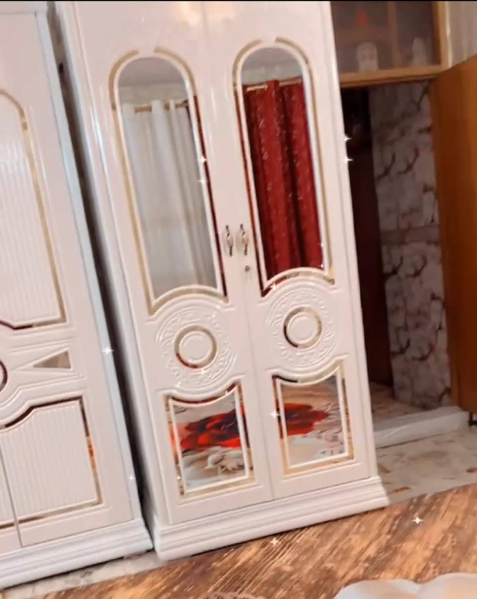 سلام عليكم غرفة صاج عراقي بيضة نضيفة سعر مليون وربع بيها مجال ***********
