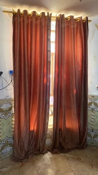 مستعمل • ٣ طاولات • ٤ طفايات