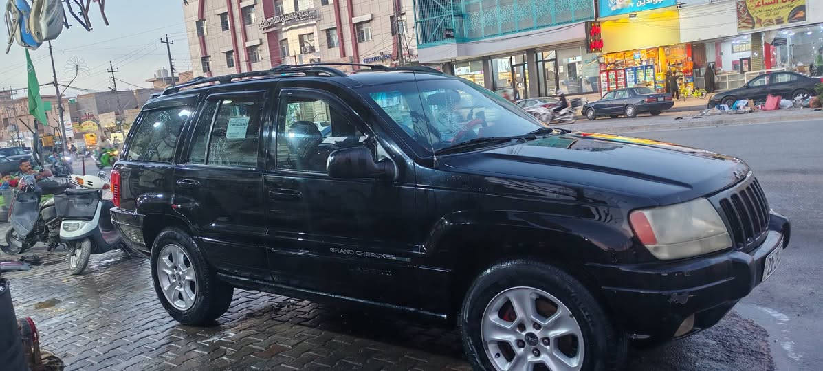 جيب شيروكي 2000 مكينة 6 سلندر بلادي. سيارة حلوة    وجاهزة  من كلشي   تبريد. تدفئة  كهربائيات. حدادية   بس  مصبوغة حزام   ما بيه اي ضربة   السيارة  رقمهة  سليمانية   موجودة بكربلاء باسمي السيارة.. سعرهة 65$.
***********
