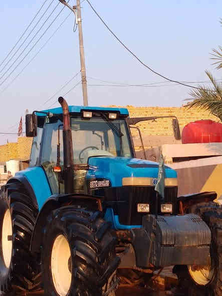 سلام عليكم مكينه نيهولند 240البيع كير عصه دخم تاير باقي الاستفسار تصال ***********
