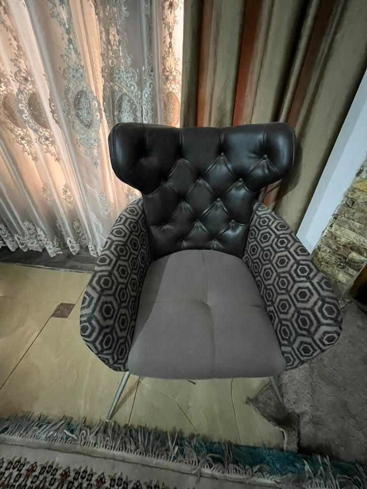 السلام عليكم تخم نضيف سعره 350وبي مجال مكاني /حي
الأمير لل تواصل ***********
