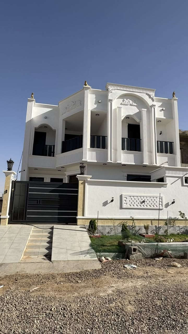 بيت للبيع طابو صرف في محافظه الانبار قضاء الرمادي منطقة السبعه كيلو غرب مجمع الشقق 
1-بناء حديث  البيت طابقين 
2-بموصفات ممتازه وتصميم متقن 
تفاصيل العقار 
1- مساحة البيت ٢٠٠ 
٢- شارع ١٠ متار
٣_ عد الغرف ٤ مساحه مختلفه
٤- نوع ابناء طابقين حجر + رامل وسمنت 
٥- ديوان ستقبال
٦- مطباخ 
٧- صاله عدد ثنين 
٨-حمام 🚽 داخلي وخارجي 
٩- البيت ماثث 
١٠- عمر بناء ٢٠٢٦ البيت بعده ماسكون 
للاستفسار والتواصل 
يمكنكم التواصل مباشر *********** 
السعر البيت ١٦٠ مليون وقابل للتفاوض 

٩
