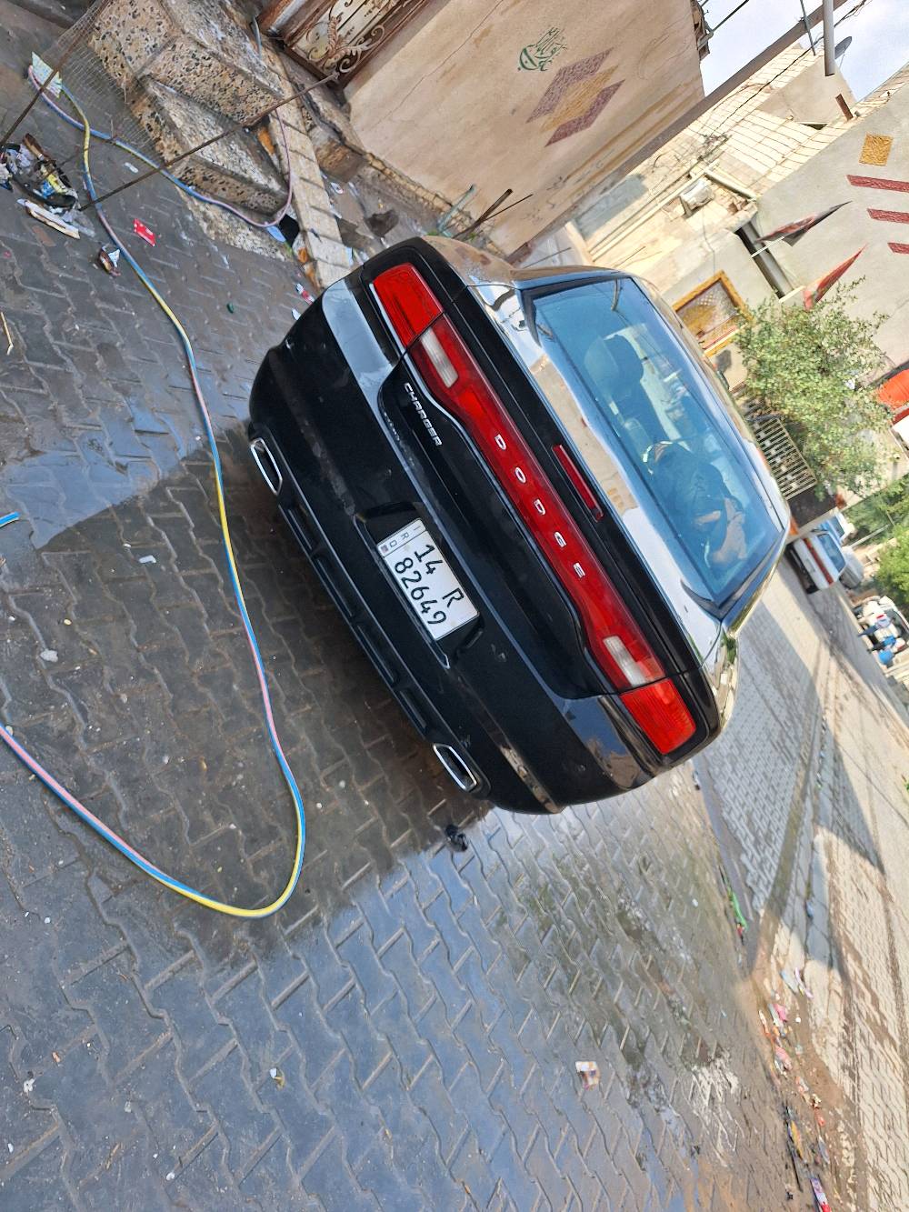 السيارة المعروضة هي دودج تشارجر اللون أسود، بحالة جيدة من الخارج والداخل. متوفرة في بغداد، وتتميز بتصميم أنيق ورياضي. الرجاء التواصل للحصول على مزيد من التفاصيل حول السيارة أو لترتيب معاينة.