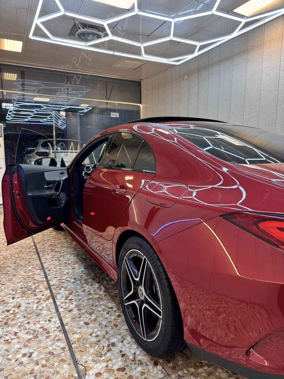 مرسيدس بنز CLA200 2024 
 وارد الماني 
........................................
‏‎سياره فول مواصفات 
كير مكينة كفالة بدون اي ضربه 
‏‎‏‎السيارة سكن مصبوغة بالمانيا بدون دواخل بدون اي تبديل اي طخه اي معجون كفالة (سكن )

رقم واحد فول اوبشن شكل جديد وحيدة بل عراق
موديل :2024  
سيارة بلادي
شاشه و گیج الکترونی ديجتال لمس کامل شكل جديد
شاحن Wi-Fi 
کشنات جلد شامو خت احمر سبورت 
کامیره و حساسات 360 درجه 
رادارت امامي خلفي
 سقف بانوراما 
داخل 64 لون بلادي 
سوجين 
ويل AMG بلادي 
وضعيات قيادة مختلفة 4
ريموت كونترول داخلي
لايتات زينون اوتو عدسه 
نظام اناره عالي ناصي ولاياتات تصعد وتنزل ويمين ويسار حسب اتجاه السياره وحركتها اوتوماتيك
تحكم ستيرن
مکینه 4سلندر توربو 
صندوق شفط
نظام دخول وخروج السايق من المقعد الامام
تجوات كهرباء
٤ أبواب بصمه
تشغيل بصمه
بيه مواصفات معروفة 

‏‎رقم و سنويه جديد بي اسمي
‎شرط تحويل 
‏‎…….مكان السياره بغداد السيدية……..
‏‎السعر: إتصل علي رقم……***********…….
 …..‏‎‏‎: ***********….
