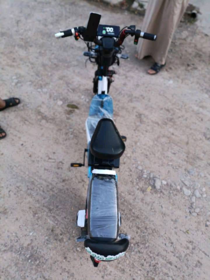 بايسكل شحن للبيع
حجم 20 
فول مواصفات
4 كير سرعه 55 حقيقي
بطاريه جديد A+
كـشـن جـديـد  
مكاني كركوك
ما هو موديل الدراجة الكهربائي؟: 
2024
كم المسافة التي تقطعها الدراجة بعد الشحن الكامل؟: 
20 كيلو
هل هناك ضمان على الدراجة؟: 
لا
في أي مدينة تتواجد الدراجة؟: 
كركوك
هل هناك إمكانية للتفاوض على السعر؟: 
نعم