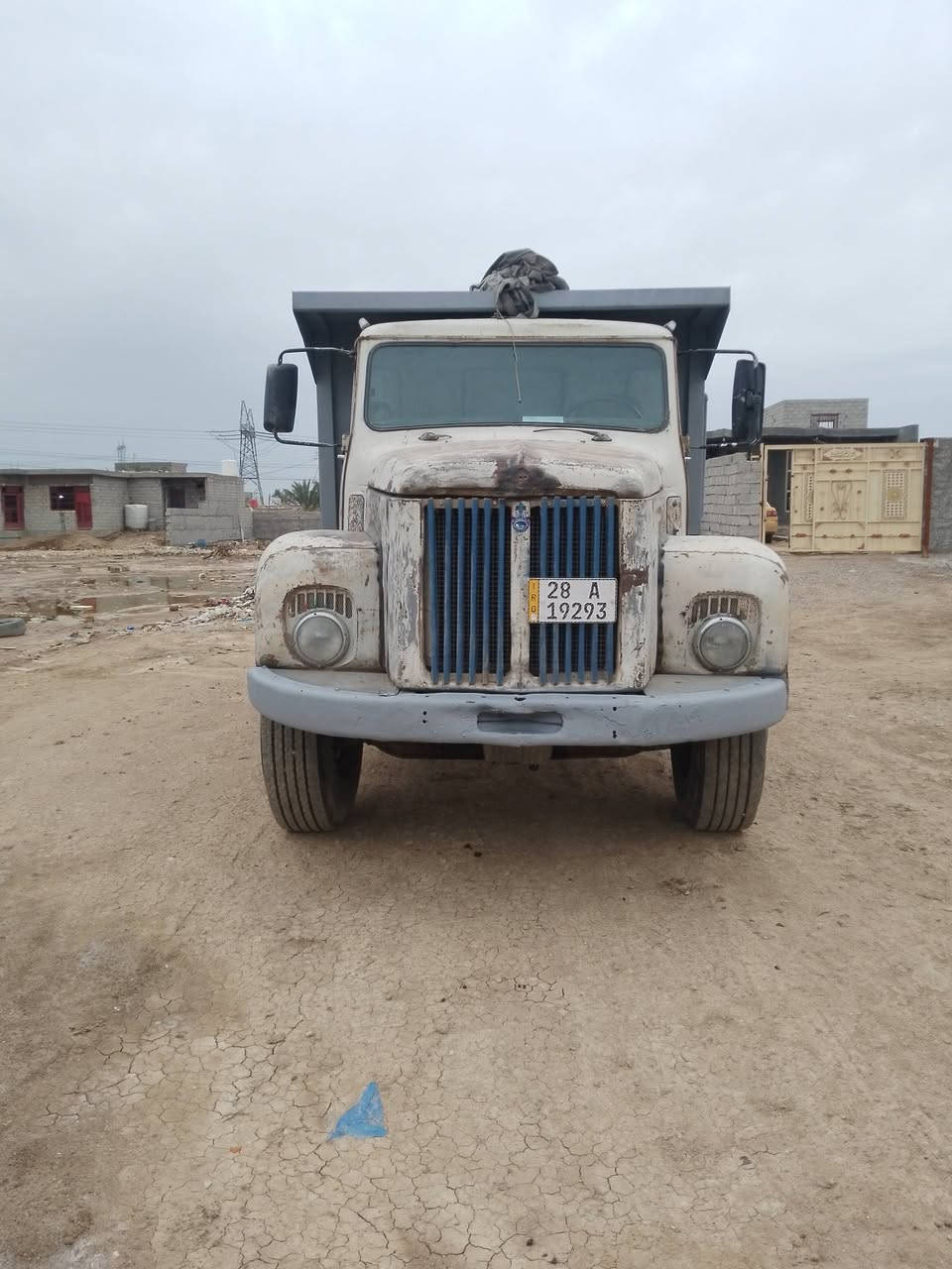 سلام عليكم سكانية لوري قلاب موديل1978مكينه سوبر كير5ب5
اكسن90 قمارة بلادية رقم انكليزي 
شرط التحويل تخم تاير الاستفسار 
الاتصال على الرقم ***********
***********
