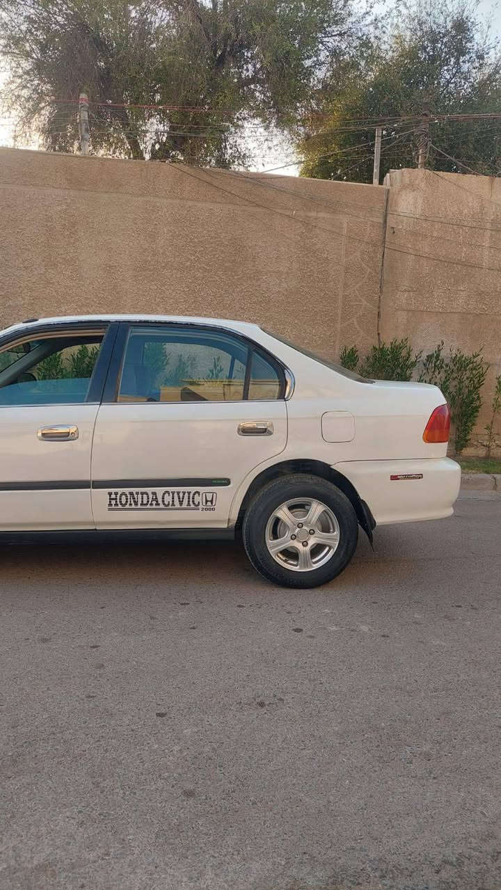 الي فلوسه على كده ويدور سياره اقتصاديه وعمليه جدا يتابع التفاصيل 🙏

السلام عليكم (( للبيع )) 

هوندا سيفك موديل 2000 نظيفه جدا وجاهزه محرك ١٦٠٠ وكير شادهن جديد مكفولات رقم انكليزي باسمي شرط التحويل سنوية وهزه جديده 

دواخلها جديده وغرفتها وكهربائياتها شركه سنترلوك وريمونت كهربائيات شغاله مابيها اي نقص 

السياره جانت على البلاد واني صبغتها على ايدي للجماليه فرن درجه اولى ... بسبب شخوط وجراد مكفوله من الضربه والخياس والكص 

تبريدها جان شغال والصونده طخت بالبلي مال باور وانشكت وطلع الغاز تشوفها بعينك تحتاج بس غاز وصونده 

السعر :- ٤٦ ورقة وبيها مجال للطيبين 
العنوان :- بغداد / قرب مرور الكاظميه 
الاتصال :- *********** علي 

وبالعافيه على صاحب النصيب مقدما سياره جدا نظيفه ومتعوب عليها ❤️
