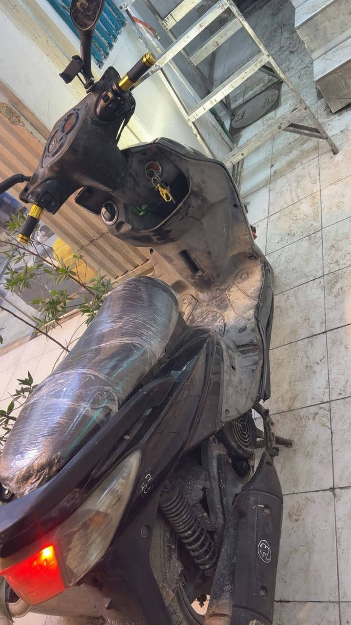 السلام عليكم دراجه سكنس فحل ياباني نوزل خطين قبق نفخ كهربائيات كلها شغاله عله اخر حبه جيب وياك الف فيتر نكره سلف وهندر مكينه خير من الله دراجه مال بيت اوراقها كامله مال گمرگ ستاند كهربائي لايت زنون اصلي تخم تاير جديد قفل جنطه قفل ستيرن كلها  شغاله مابيها اي نقص مكاني بغداد الزعفرانيه. السعر (   550    )وبيها مجال  المو  شراي لا تعبني ***********
