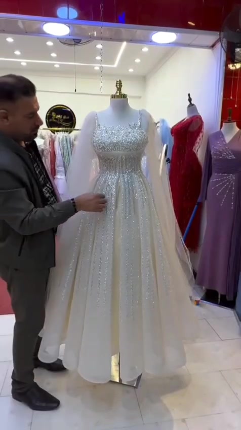 سلام عليكم عندي هذه الفستان اخذته ب١٧٥ ابيعه ب١٥٠ لابسته ساعتين بس متروس شغل يدوي من فوك لجوه الي تريده تراسلني


**إذا كنت صاحب هذا الإعلان وتريد حذفه لأي سبب، رجاءا أرسل رسالة إلى الدعم الفني**