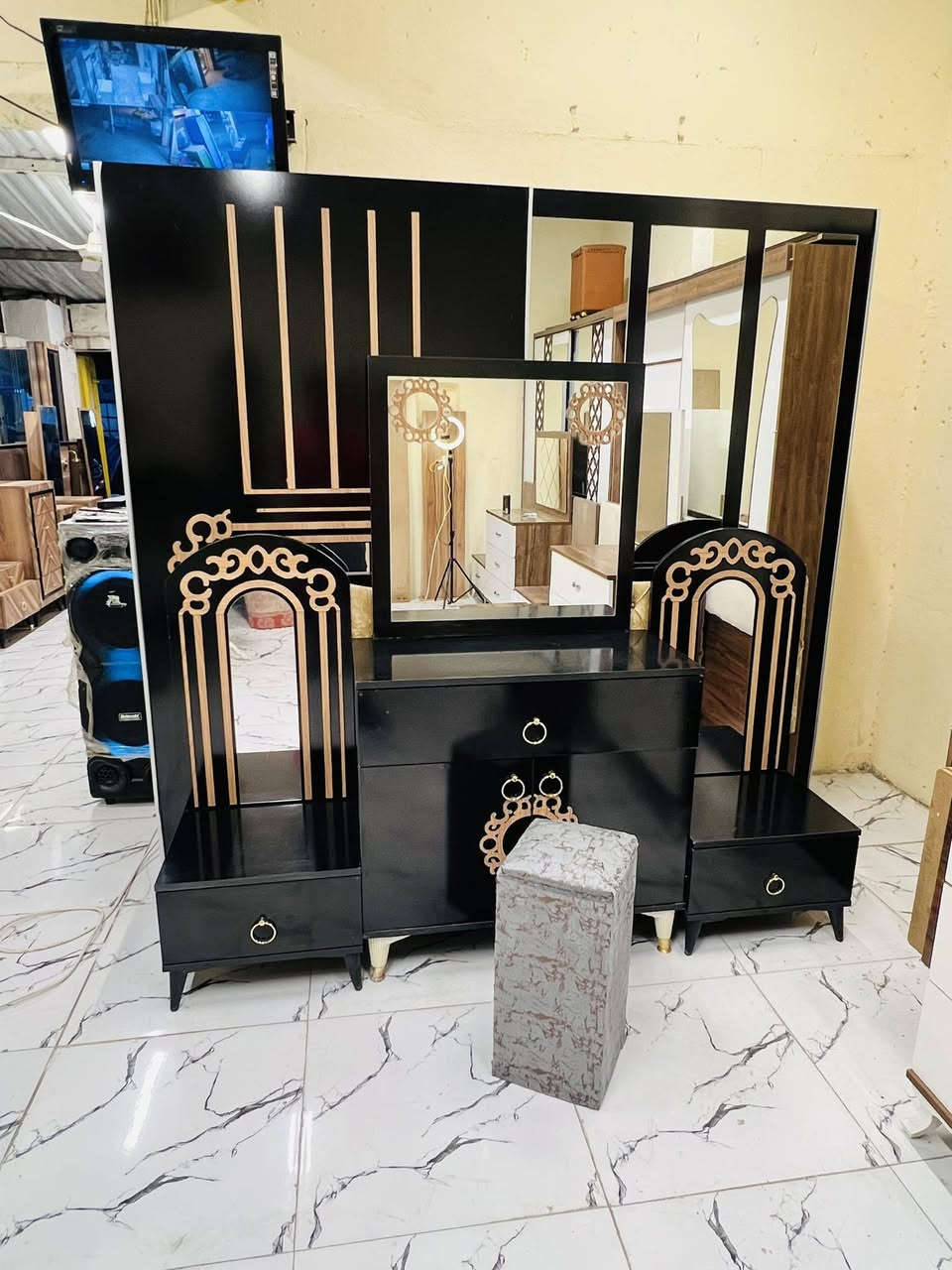 غرفة نوم تركي مستعمل نظيفة السعر ٤٠٠ وتوصيل داخل بقداد مجاني مع الشد ونقل محافضات كروة تواصل خاص


**إذا كنت صاحب هذا الإعلان وتريد حذفه لأي سبب، رجاءا أرسل رسالة إلى الدعم الفني**