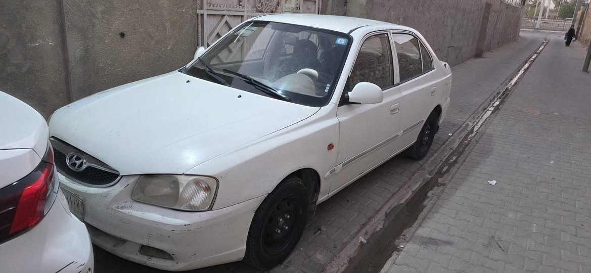 هونداي فيرنا ٢٠١٢ بيها مكانات تشليع صبغ وبيها باب صبغ الوره السدر والبقيه جاهزه السعر ٤٧ وبيها مجال بسمي رقم نجف كير عادي  رقمي ***********
