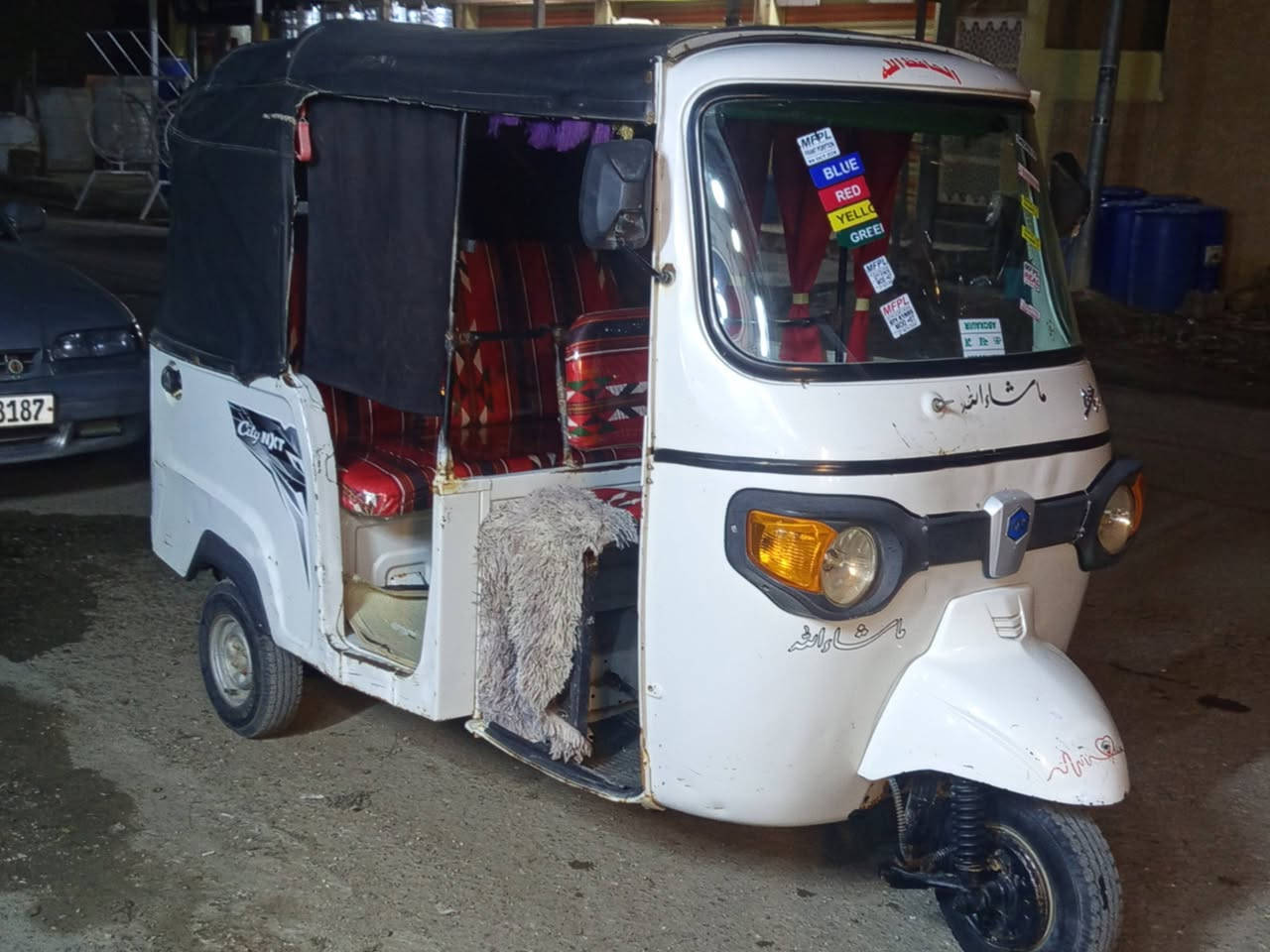 سلام عليكم تكتك بياجو2021 اوراق كاملة 
تكتك محورة محرك TVS  تكتك بلادية بدون صبغ  السعر 3.500وبيها مجال
مكاني ديالى بلدروز رقم***********
