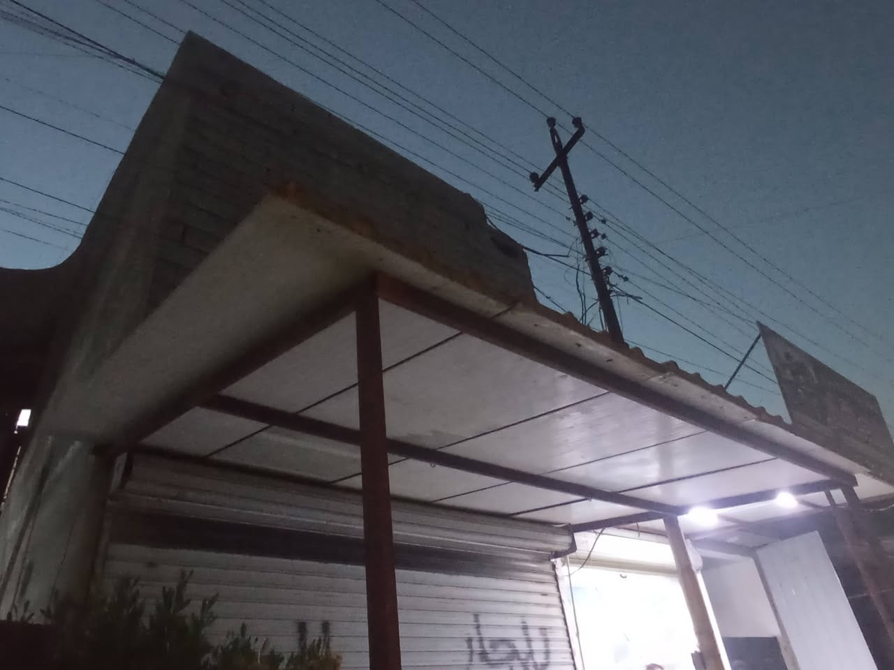 سقيفه شغل جديد سندويج فنر عرض 5 م طول 3 للبيع ***********
