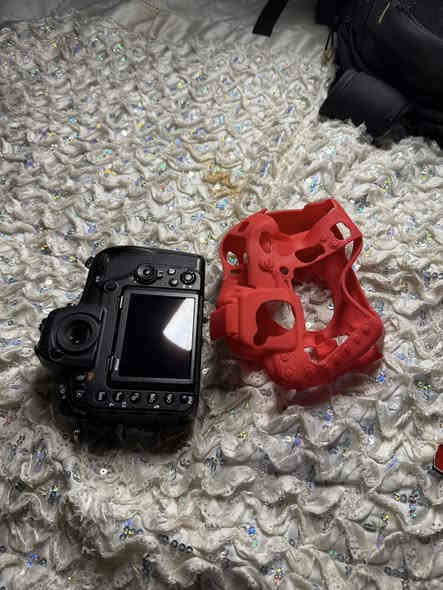 متوفر بدي نيكون 850 نضافه 💯 شتر 30kمكاني نجف توصيل ماعندي سعرها مليون و200    ***********
