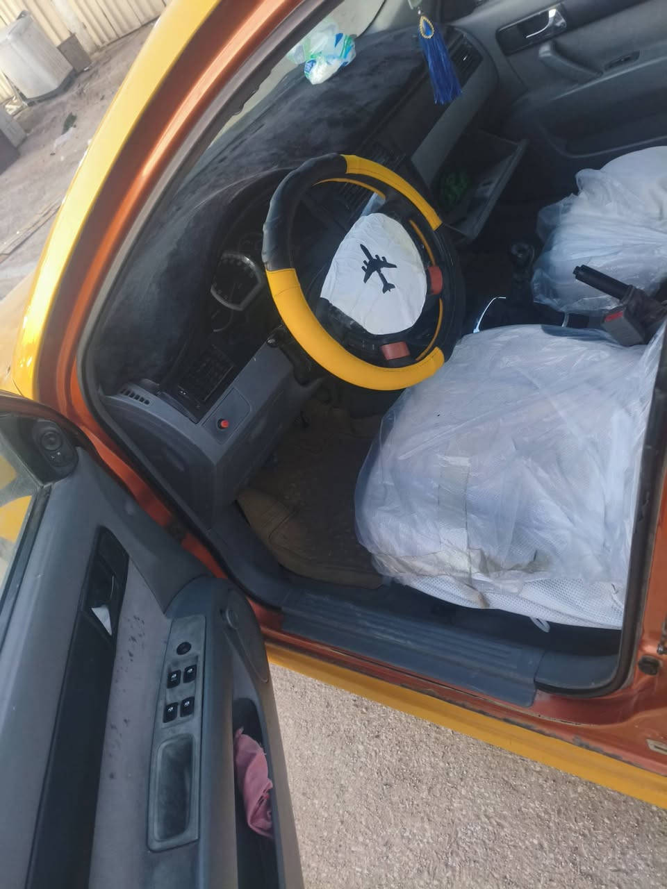 السلام عليكم ابو تريل للبيع 2007 باسمي رقم كربلاء هيئه غرامات مصفره بيها بس شامله خليج ماكينه 1600 مسكر ماكينه جير مقفولات السعر 58 وبيها مجال مكانها كربلاء ***********
