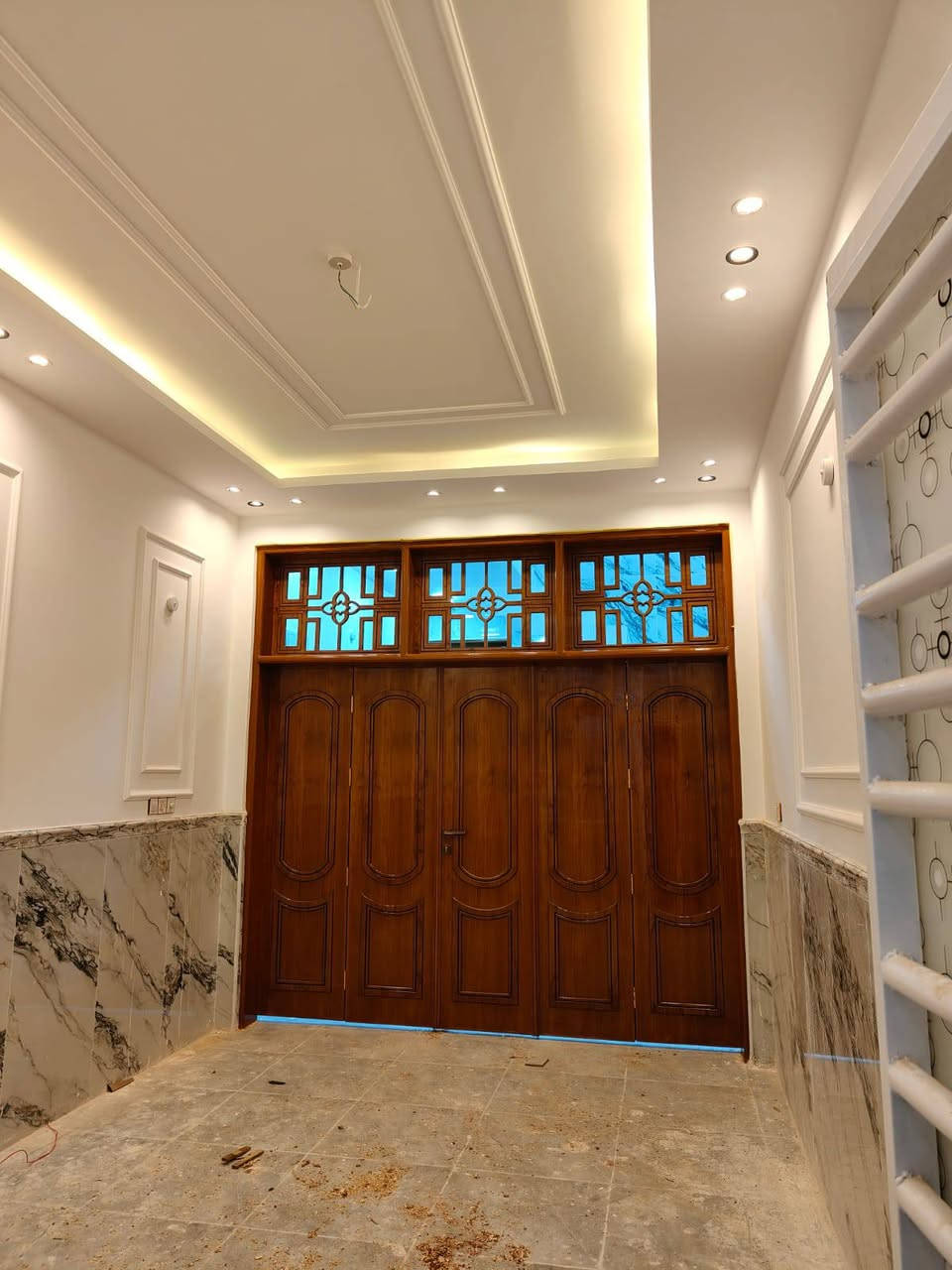 دار للايجار حي النداء طابقين
المساحة 100م يحتوي على ثلاث غرف وصالة عدد 2 ومطبخ واستقبال وصحيات عدد 3 
المكان شارع قنبر قرب مول حكاية 
للاستفسار يرجى الاتصال على الرقم ***********
