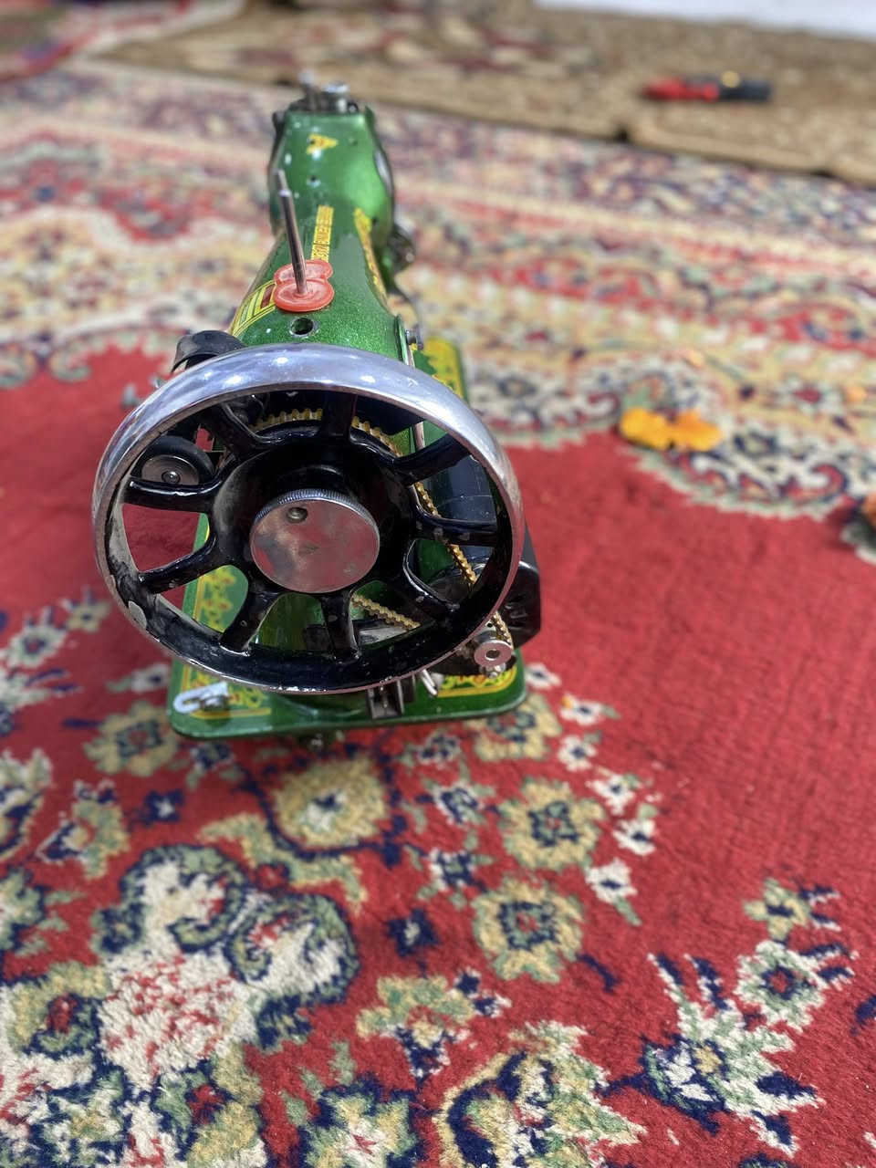 سلام عليكم  للبيع مكينه خياطه  لاستفسار نتصل عله رقم ***********
