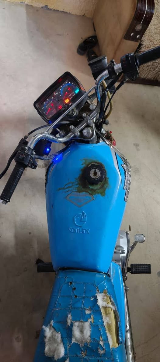 دراجه ايرانيه ٥ كير سيفان ماكس اوراق مابيها  ضايعة  اكفلكياها كفاله عامه من السرقات والكهربائيات كلها شغاله السعر 350الف وبيها مجال بس الكشن عوزه دوشمه ***********
