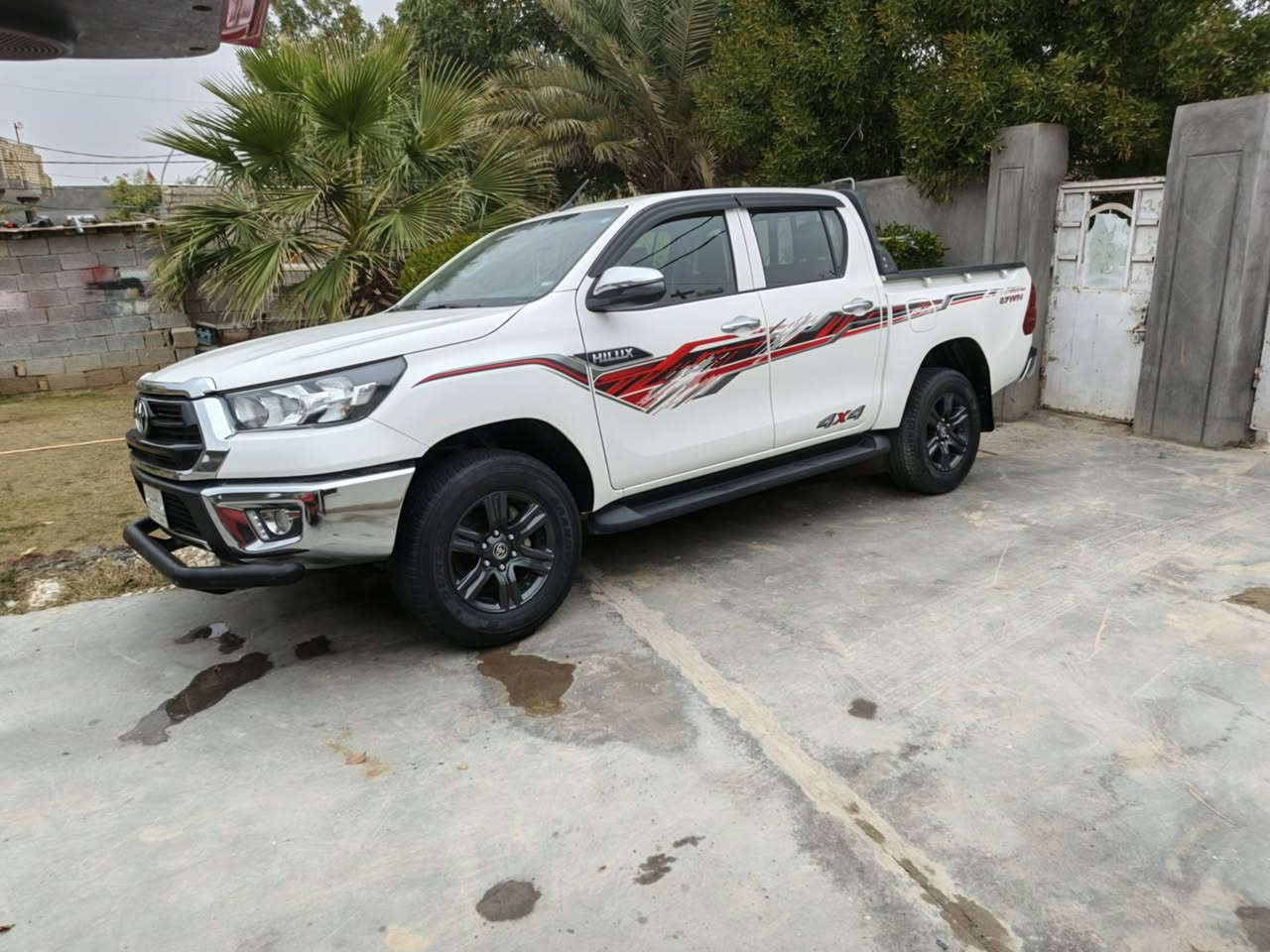 للبيع بيكم هايلوكس فور ويل ساز  موديل 2023 ماشيه 66 الف  جديده لوك مكفوله كفاله عامه  عده رصعتين وحده بالباب وحده بالبنيد. صغار كلش وما مبينات. كير مكينه مكفولات. رقم بغداد  ومكاني بغداد  السعر 325 ورقه وبيها مجال حك الجيه 
رقمي ***********
