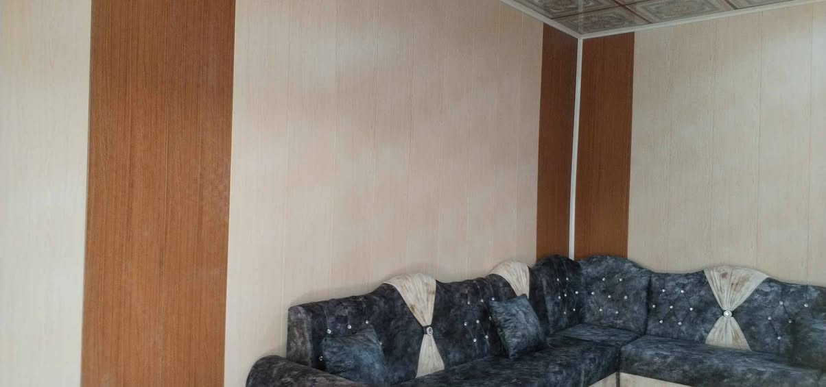 بيت للبيع منطقه السبل مقابل السجن الاصلاحي مساحه 250 متر بيه وصل تطويب غرفتين وصاله ومطبخ حار وبارد منور حمام داخلي وصحيات خارجيه ودرج خارجي طارمه جبيرة فوگ ال50 متر ارضيه سيراميك جديد شارع رئيسي مو فرعي ماي ومجاري توهم مشتغلينها وراها تبليط شركه جاي تشتغل بلمنطقه السعر 53 وبيه مجال. الاتصال *********** بيه واتساب ; بيع مستعجل
