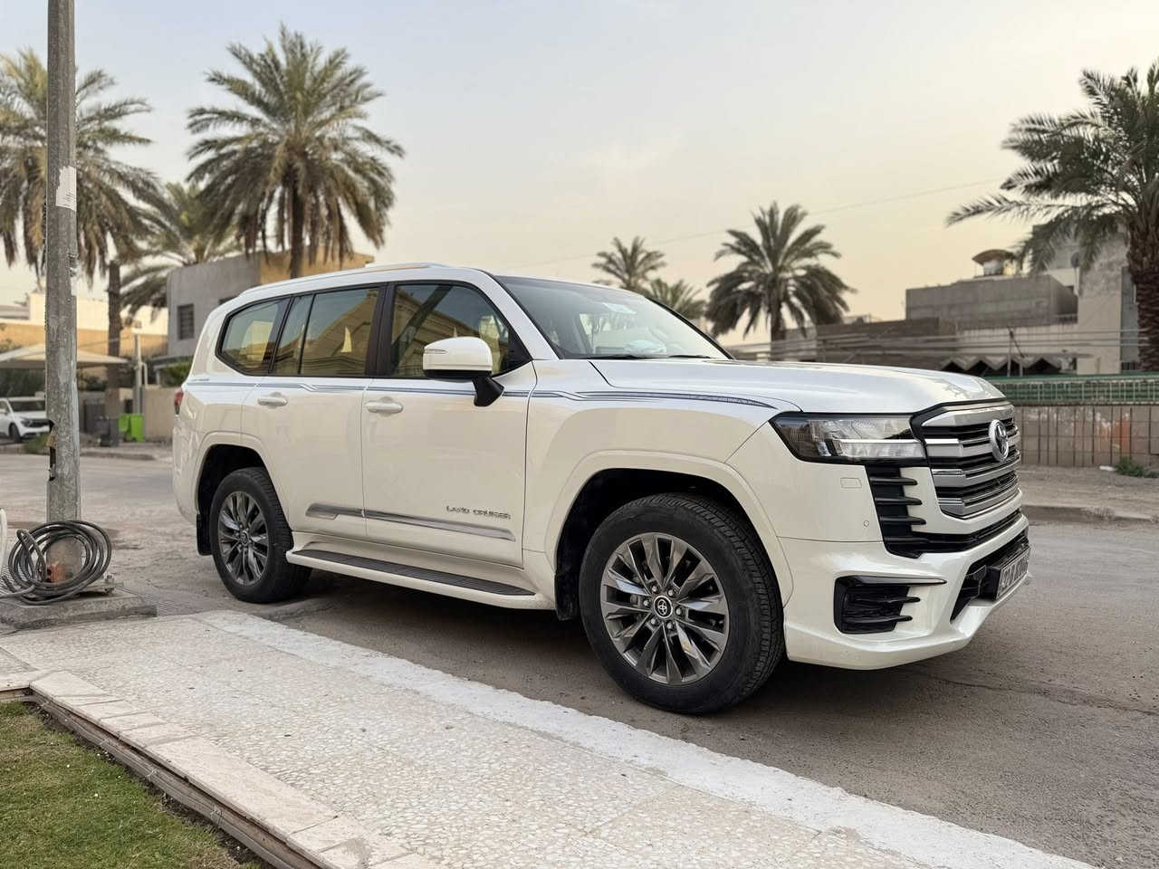 السلام عليكم 
لاندكروز GXR Limited ساز ٢٠٢٣ رقم اربيل ماشيه ٢٨ الف كيلو سياره بحالة الوكاله مكفوله كفاله عامه ومغلفه ppf درجه اولى
مكانه بغداد اليرموك 
للتواصل ***********
