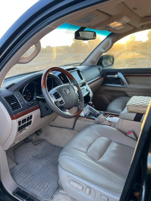 سلام عليكم لاندكروز للبيع
فول مواصفات 
خمس كاميرات
صندوق كهربائي 
موديل 2013
محرك  8
5700 بلادي مكفول
مواصفات الكزز
رقم اربيل بسمي
سيارة مكفوله من كل النواحي 
بس بيها دعاميه اماميه مرشوشه
العنوان فلوجه
السعر 41
التواصل 
***********
