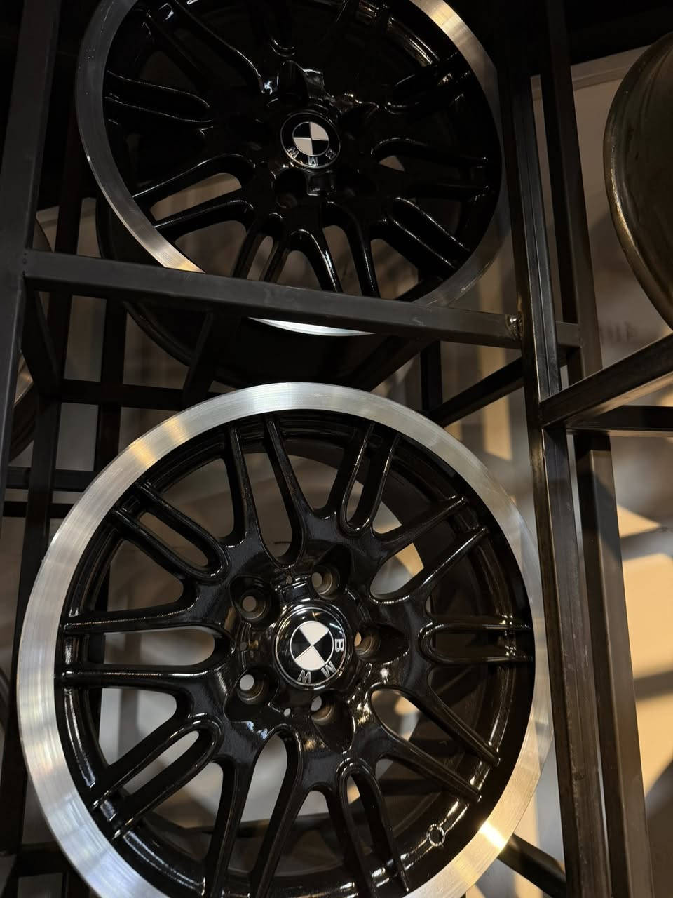 ويل كب حجم 17 بي إم صقر. 	نضيف وايه كلش
مصبوغ
سايز واحد
السعر: 350 ألف دينار
موقعي: بغداد، حي العامل، شارع 7 نيسان متوفر توصيل لكل المحافظات
📱 للتواصل واتساب: ***********
