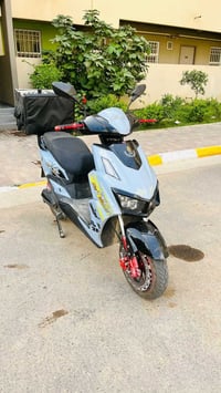 شحن • بطارية ليثيوم • نضيفة