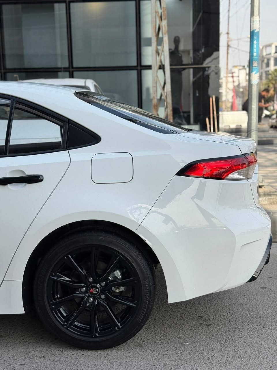 السلام عليكم …
كورلا موديل 2025 شكل s داخل لونين اربع كامرات  كرسي كهرباء  قطعتين تبرد رقم بغداد بسمي سياره مكفوله ماعدا بارد بسيط بجاملغ الايمن الامامي ماشيه 11 الف بغداد حي الحامعه السعر 160$ وبيه مجال 
 للاستفسار . 
***********
