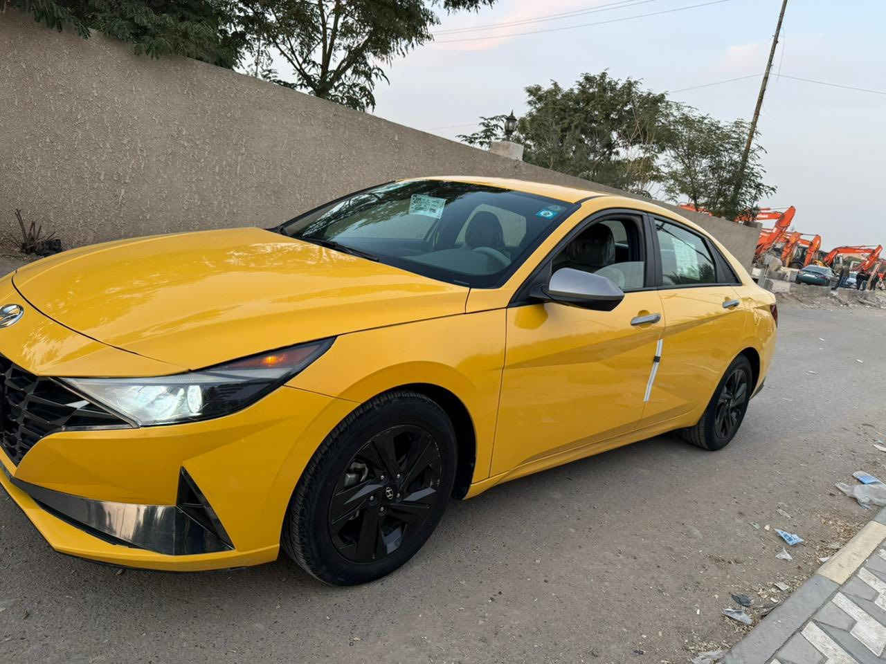 السلام عليكم ورحمة الله وبركاته مرخصة الادمن المحترم 
سياره الالنترا موديل ٢٢ امريكي حادثه  بنيد وشويه من جاملغ نفسهن مصلحات سياره لبيل واحد كله بدون اي قطعه تبديل 
حادثه مرفق بلمنشور وشوف بعينك سياره فوول مواصفات عده الفتحه بسقف سياره كلش حلووه ونضيفه مثل البصور واحلا تجي وتشوف بعينك  رقم بغداد 
مواصفات السياره 
داخل رصاصي 
محرك 2000 دوش 
كير at المرغوب 
بصمه ابواب 
بصمه تشغيل 
تشغيل سياره عن بعد 
منضومه لايت زنون ابيض 
ويل كب 
شاشه بلاديه مال النترا 
كامره خلفيه 
انضمه قياده 
تحكم ستيرن جهتين 
تبريد قطعتين مناخي 
تدفى كشنات 
رادارات اماميه + خلفيه 
رادارت جانبيه 
نضام توقف ذاتي امامي + خلفيي + جانبي 
دوشه جلد جديده 
مانع انزلاق 
تحديد مسار 
بعد بيها هواي مواصفات ماذكرتهن سعر ب١٦٠ وبيها مجال حك الجيه مكاني بغداد الشعله رقم الاتصال
***********
*********** متواجد واتس وفيس
