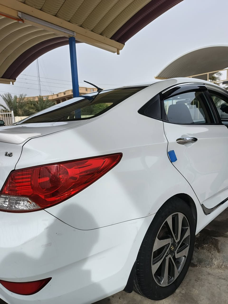 السلام عليكم اكسنت موديل 2015 بسمي السياره سونار موجود عندي  السعر 110
وارد خليجي  محرك 1600 دبل قطره
تبريد شغال خير من الله
سياره كفاله من الصبغ والضربه
5 ويل كب* فتحه سقف * مانع ازلاق * نظام ايكو *تخم تاير جديد * باتري جديد * دوشمه كشنات *  الاتصال *********** بغداد المدائن

