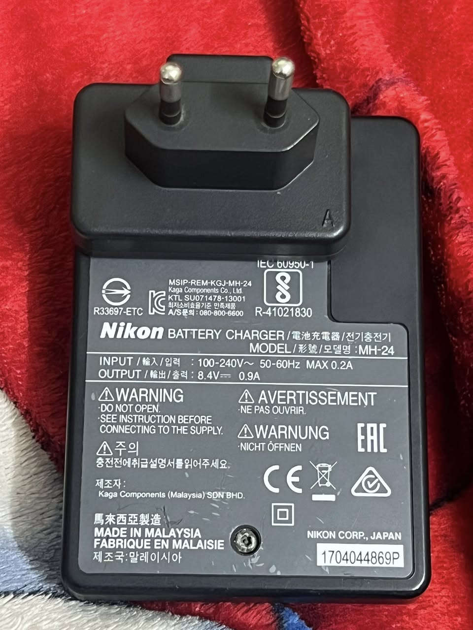 كاميرا نيكون 3300
جديده استخدام شهر ملحقاتها كامله واصليه 
عدسه 18-55 مع زوم رياضي 70-300
كريب نيكون 3300 ياخذ بطاريتين 
السعر 550
مكاني بغداد ***********
