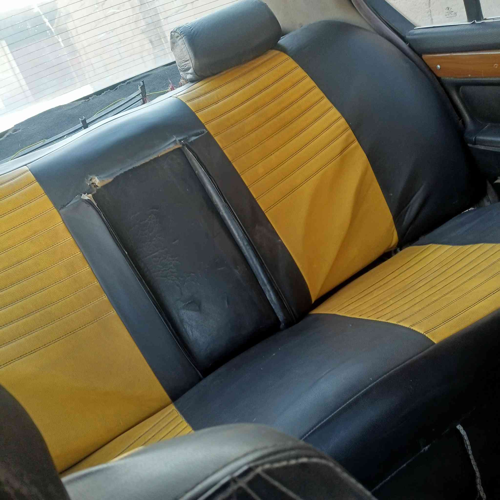 بي ام للبيع العنوان ناصرية سيددخيل 

السعر 25 ورقة وبيها مجال 
كير ومحرك وحدادية شرط 
رقم صدامي سنوية منتهية 2022 للاستفسار الاتصال على الرقم ***********
***********
