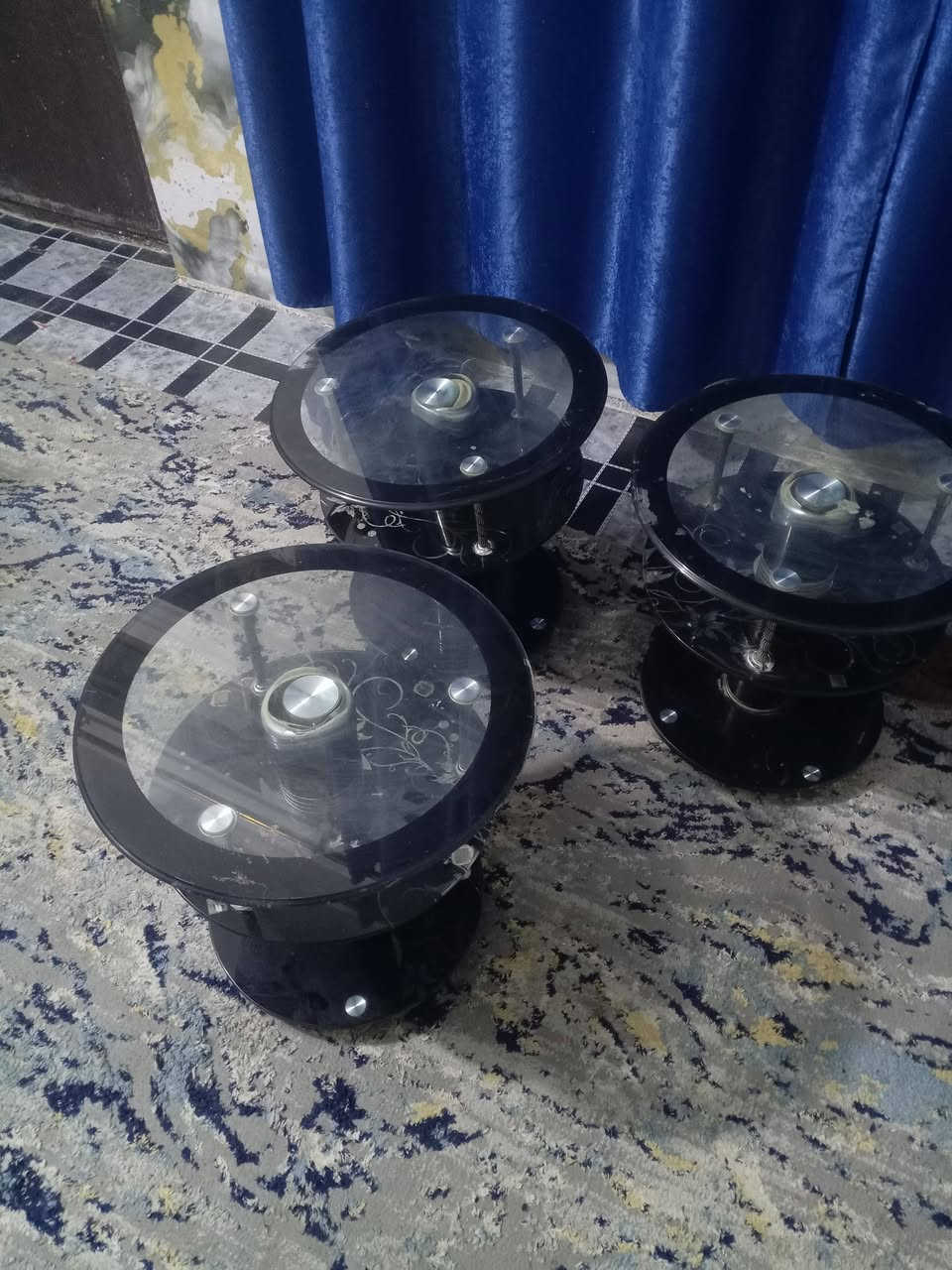 ميز مكتبي بي ٣مجرات سعره  ٥٠ الف
مغسله سعره ١٥ الف
ميز معه طبلت صغار ٣ سعره ٣٥ الف مكاني شعله رقمي تصل ***********
