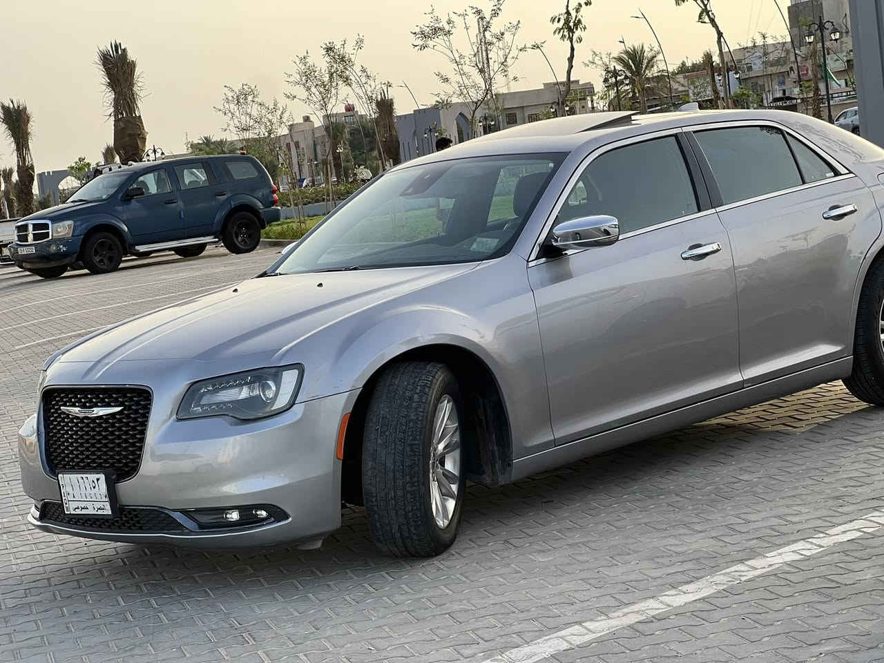 السلام عليكم
أوباما 300c فول الفول 
وارد امريكي رقم بصرة
بأسمي تحويل مباشر
ماشية( 55mi) حقيقي 
السياره ضررها جاملغين امامي وبنيد 
مبدلات قطع اصلية  
موصفاتها فول رادارات جانبيه 
بنوراما
رادار امامي 
نقط عمياء 
كشنات كهربائي 
تدفئة تبريد كشنات 
تدفئه ستيرن 
خزن ميموري 
تدفئه خلفية للكشنات
سماعات harmin/kardin 
ومواصفات الفول معروفه
السعر 185 وبيها مجال 
للأتصال    ***********

