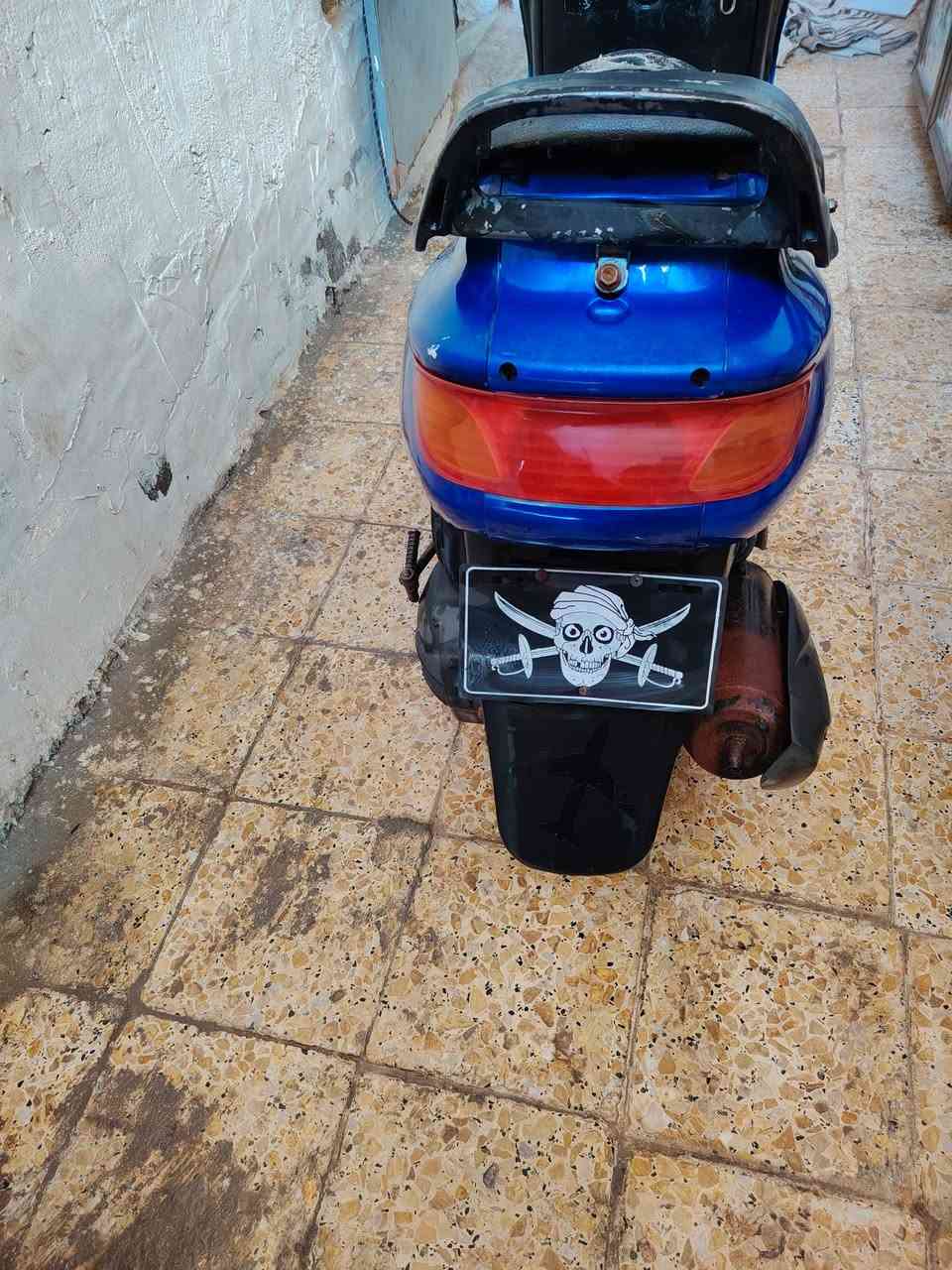 السلام عليكم دراجه فراشه للبيع دراجه كامله كلشي شغال محرك جديد ناعم كلش نكره سلف وهندر السعر 350 وبيها مجال مكاني بالحله بالثوره ***********
