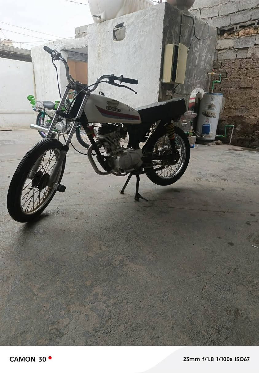 اسلام عليكم دراجه تايكر 23للبيع خير من الله لا تبخير ولا تنقيص شلعه سرعه دراجه فولل رقم الهاتف ***********
