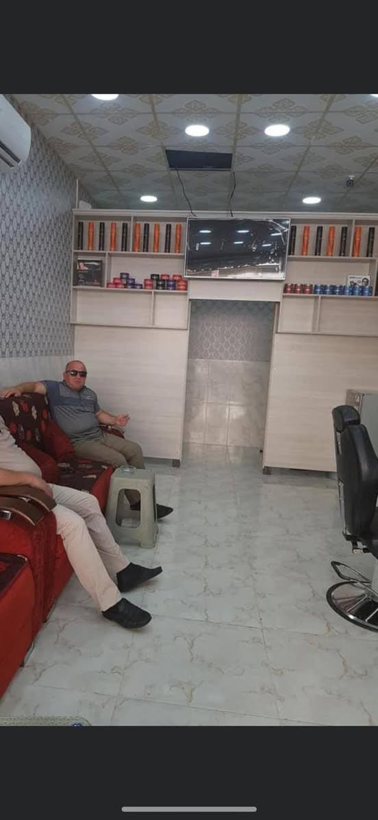 السلام عليكم عندي اغراض حلاقه كامله درجه اولى مستعمل شيء قليل الي يريده انظني مناسب ***********
***********
