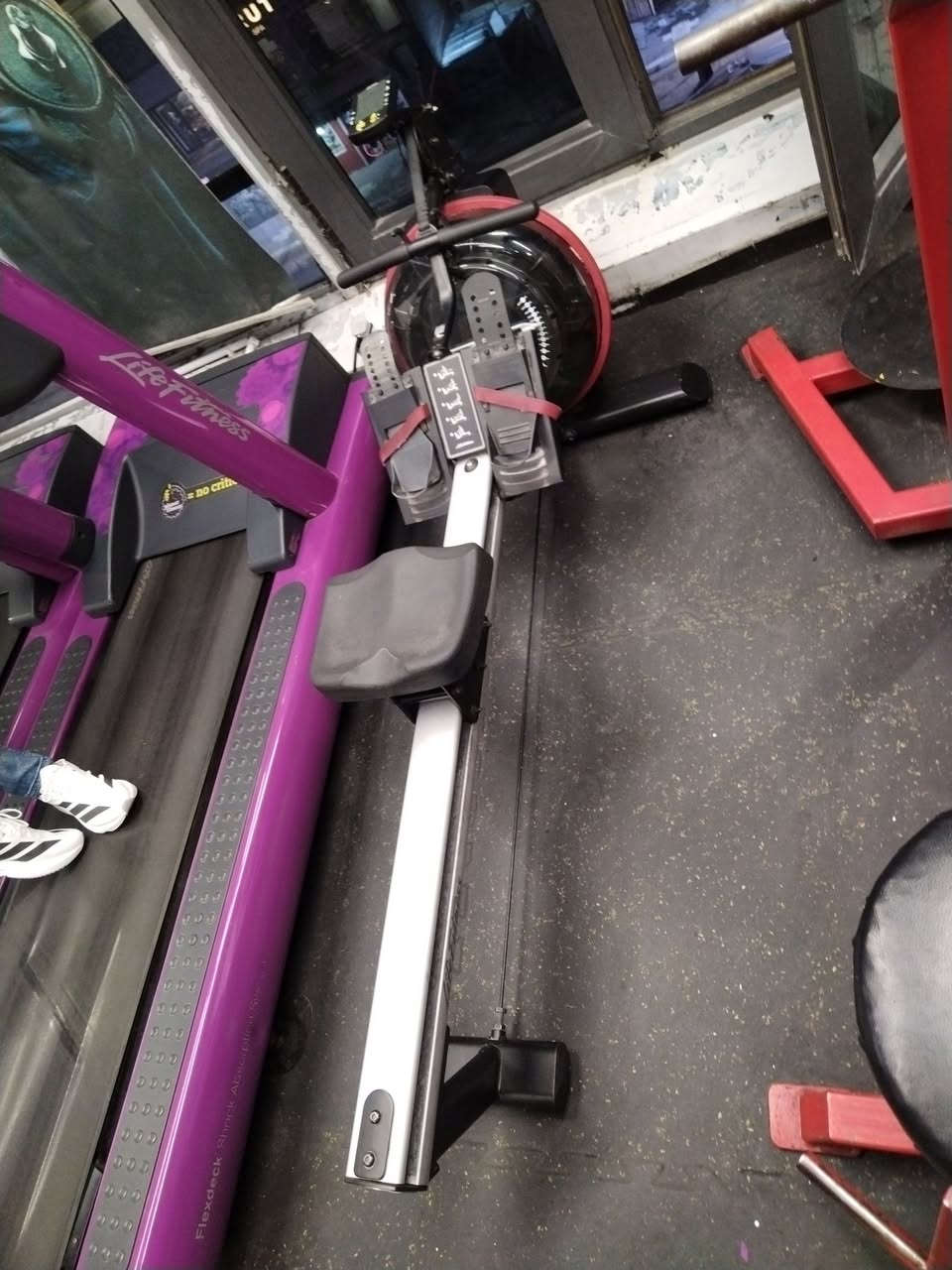 تجديف لايف فتنس للبيع العنوان بغداد ***********
