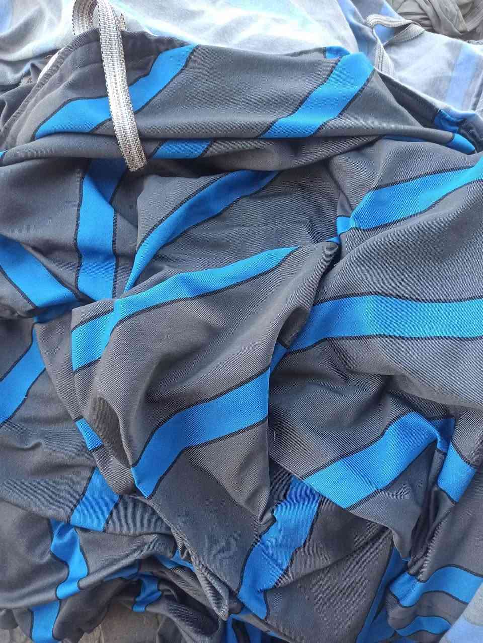 9 جوادر للبيع شغل درجه اولى جديد هنه والقماش مالتهن جدد يعني ابد مامستعملات  شغل درجه اولى حديد ابو الانجين وهاي نصبته الجادر بالمنشور موضح والفيديو موضح بيه     طوله 8 وعرضه 4 الجادر الواحد مكاني النجف سعر الجادر الواحد 675 وبيه مجال قليل  رقمي للاستفسار *********** اخوان الله شاهد شغلهن درجه اولى ادخل للفديو وشوف الشغل وخادم
