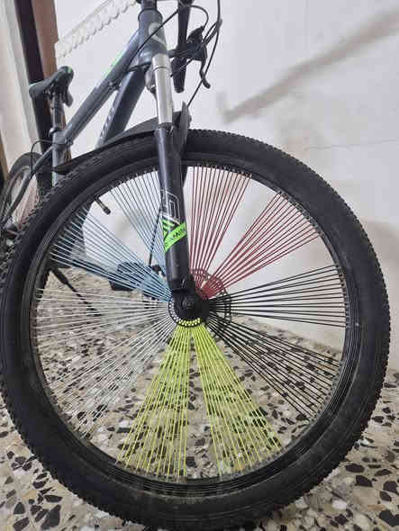 السلام عليكم
 بايسكل جبلي نضيف مستخدم اقل الشهر كلش جديد 
مكاني بغداد الشعله 
السعر خاص 
***********
