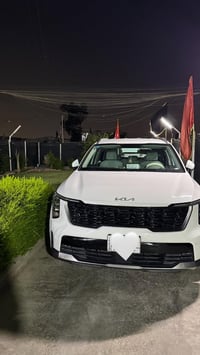 عندي سورنتو 2024  ماشي 35 الف بااسمي السياره فول 1/1 محرك 6 سلندر بصمه...