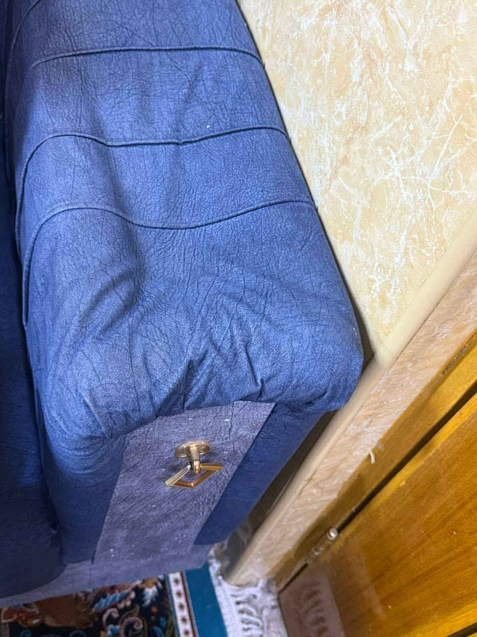 سلام عليكم
 للبيع تخم قنفات
 الضرر مالته فقط اليده ناشر صورته
السعر450 و بي مجال
للاستفسار ع الرقم ***********
