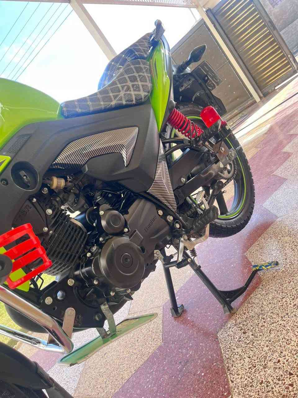 السلام عليكم
اخوان دراجه للبيع

هاوجي اخضر موديل ٢٣ 

بعده جديد ونضافه حلوه 

مكفول كفاله عامه من تحويل ومن محرك من كلشي 

مرقم انكليزي سنويه لوحات 

بصمات اثنين 

كامل من كلشي حتى زنون ابو ل 65 الف 

***********

واتساب خط فقط 

وسعره 17 قفل 

وما اكلك نضيف ونضيف تعال شوف بعينك 

تحياتي الكم 🤍
